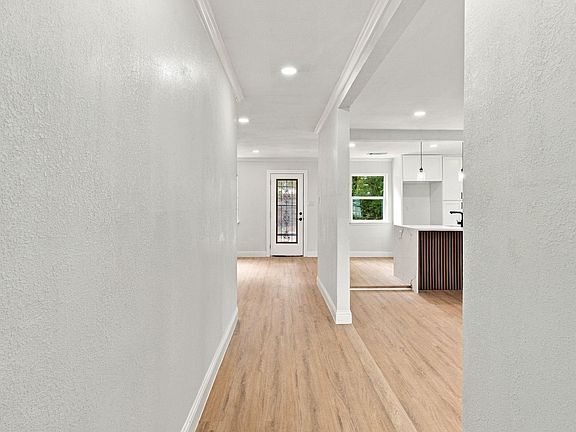 4th image of 3931 Tiffany Dr