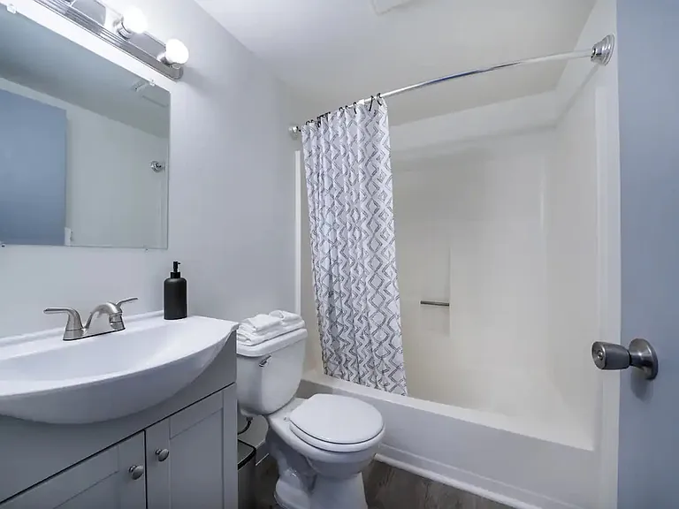 517 1st Ave E #1 — Photo 9