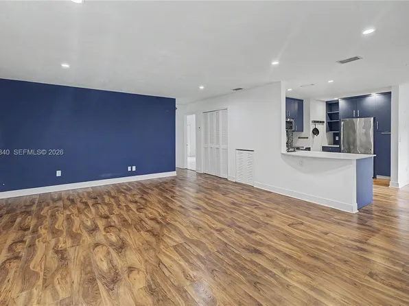 6815 Edgewater Dr APT 201, Coral Gables, FL 33133
