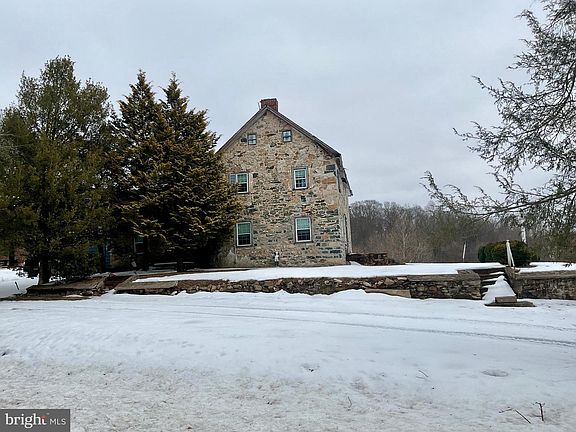 4th image of 192 Rock Church Rd