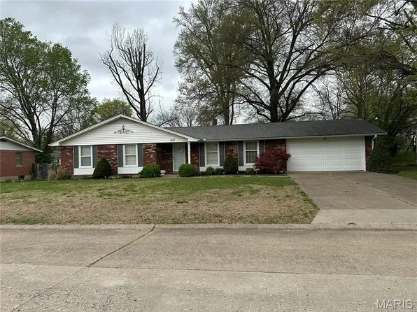 2560 Meadow Ln, Cape Girardeau, MO 63701