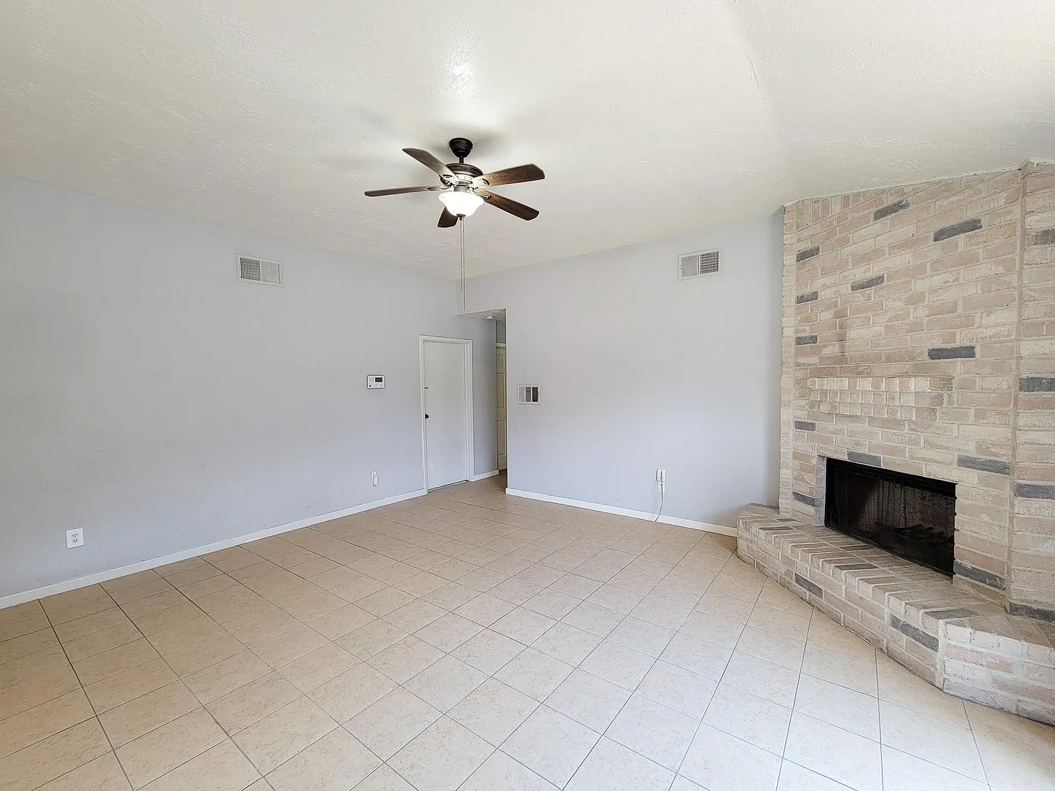 2 bed, 1.0 bath, 1038 sqft, $1,400 — Photo 3