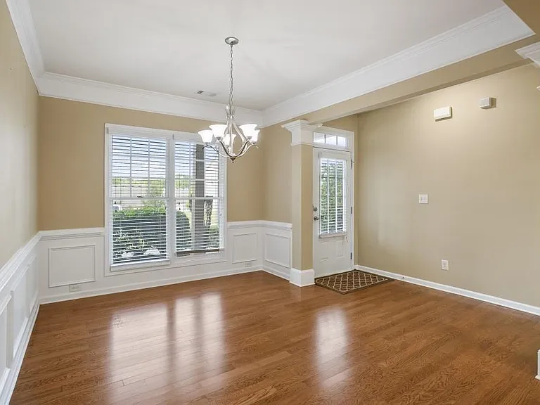 434 Reynoldston Way — Photo 3