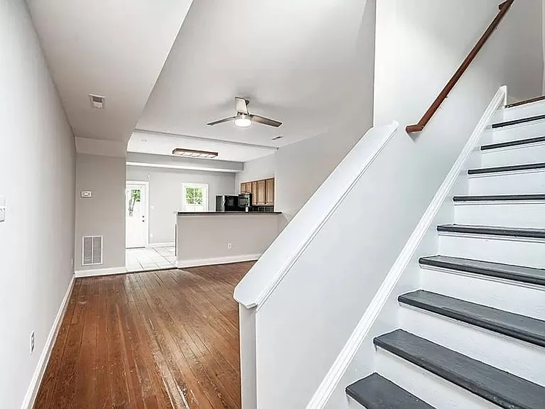 513 S Laurel St — Photo 7