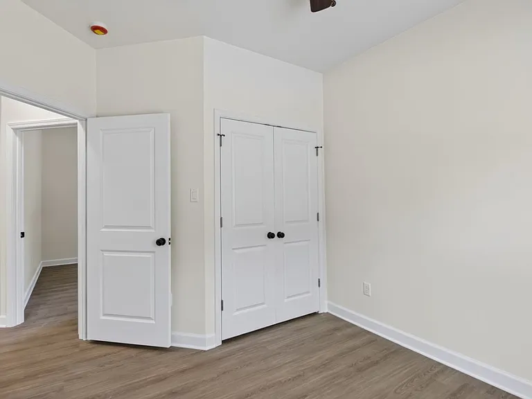 4800 Greenfield Dr — Photo 10