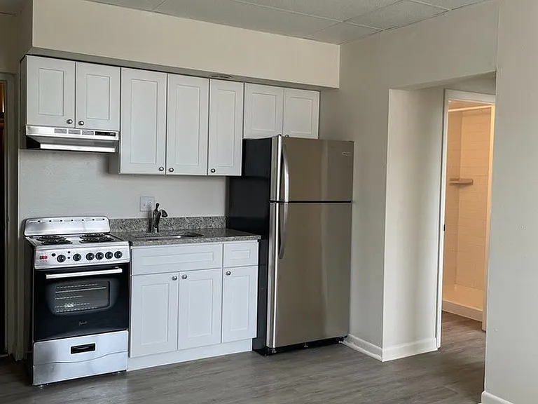 Morris Apartments — Photo 3