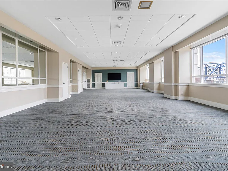 100 Harborview Dr #411 — Photo 39