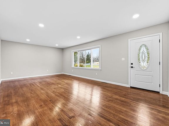 5th image of 3605 Hays Rd