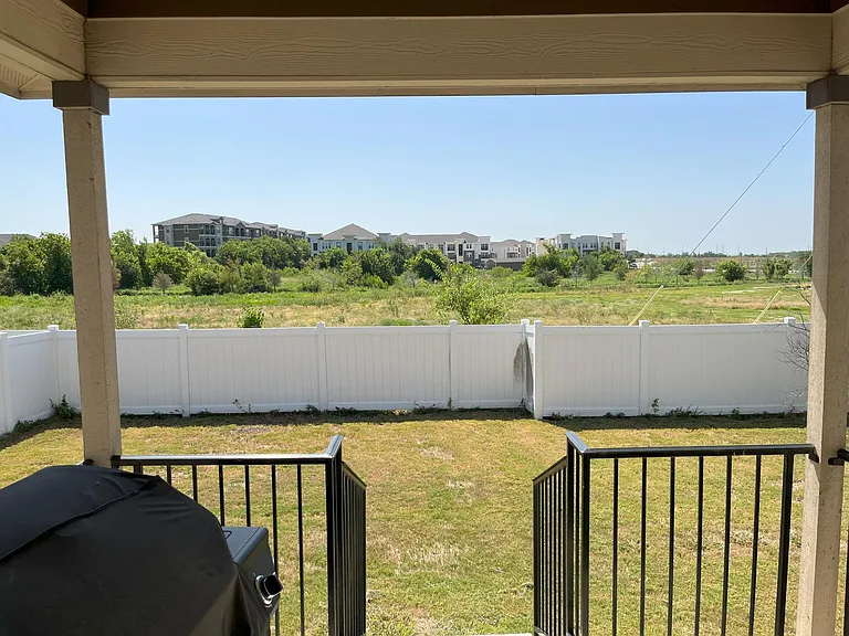 18517 Bandelier Dr — Photo 3