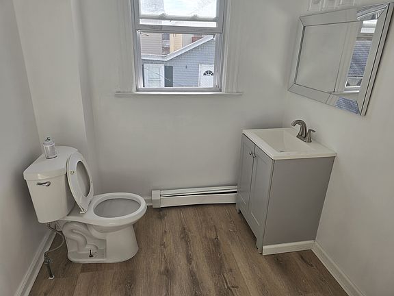 5th image of 109 Coral St APT 2