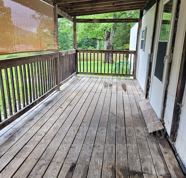 155 Crawford Ln — Photo 1