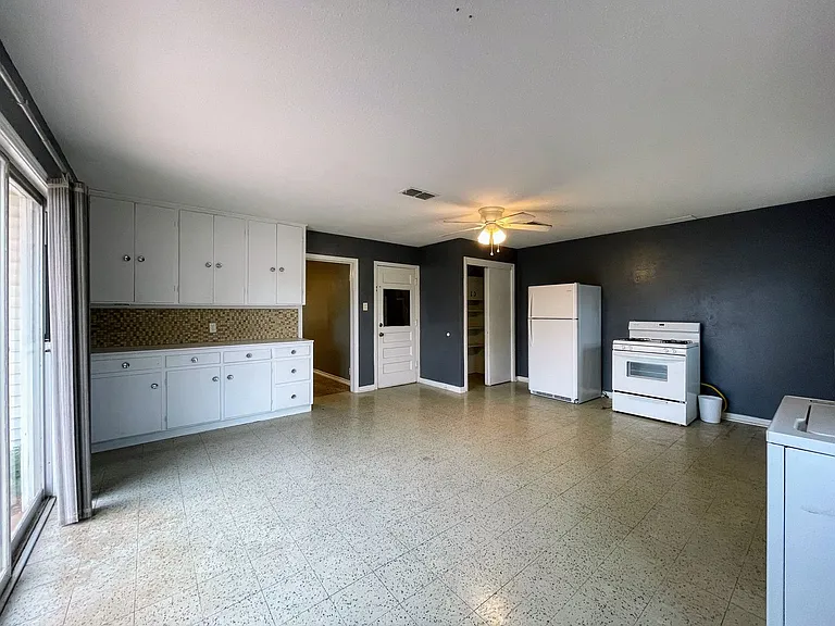 3710 Avenue V — Photo 10