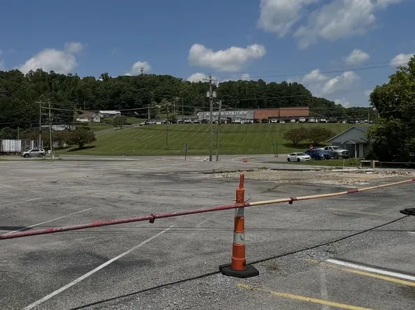 709 S White St, Athens, TN 37303