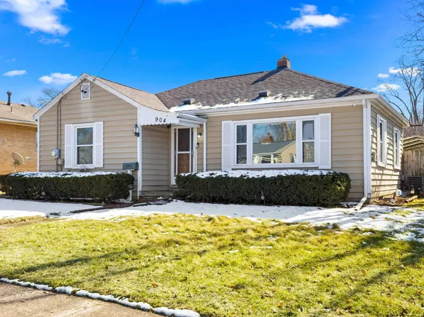 904 Lawndale Ave, Pekin, IL 61554