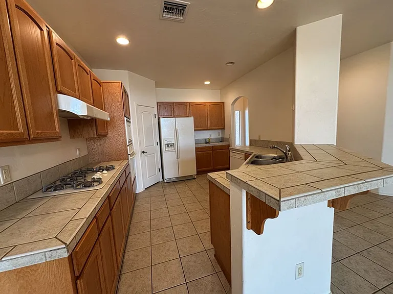 3603 Plaza De La Rosa — Photo 6
