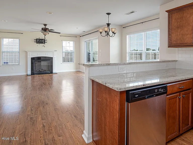 808 Jade Ln — Photo 23
