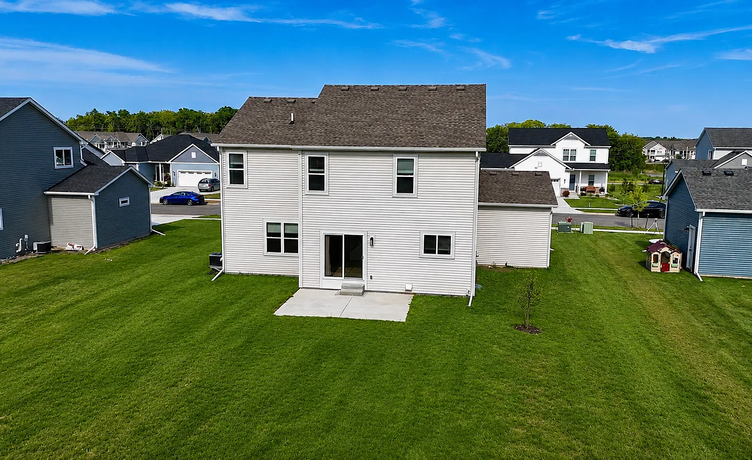 4 bed, 2.5 bath, 2355 sqft, $3,750 — Photo 4