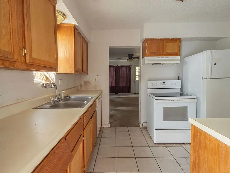 304 W Fort Scott St — Photo 14