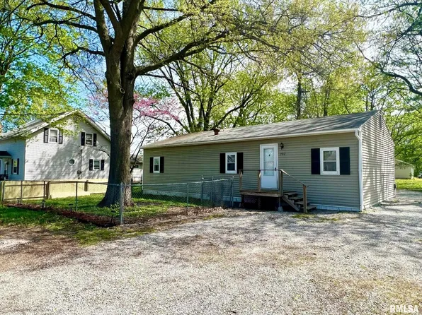 202 S Lumber St, Athens, IL 62613