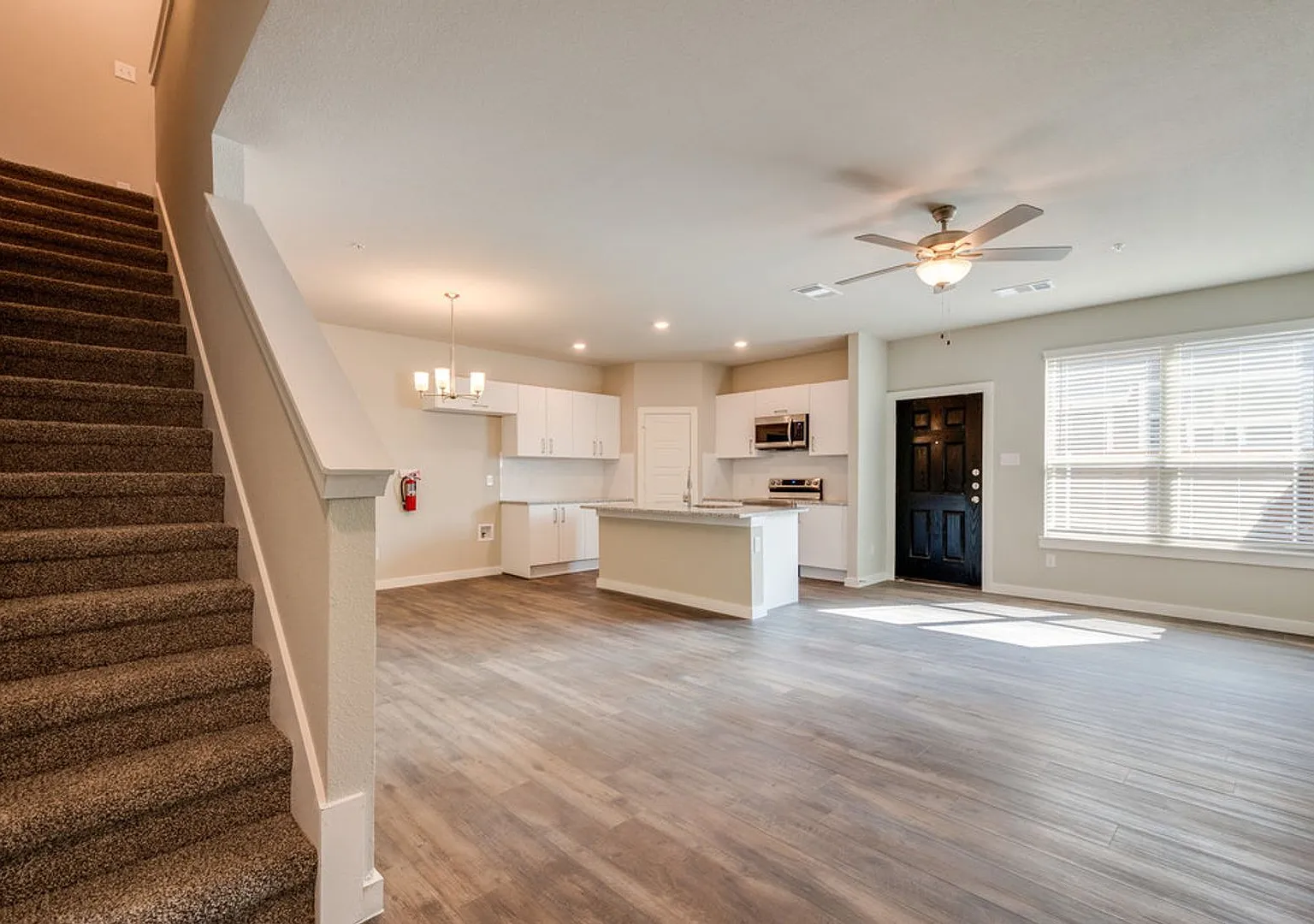 Available Now! Gorgeous 2 Bedroom Four Plex Located In Midlothian Isd! — Photo 4