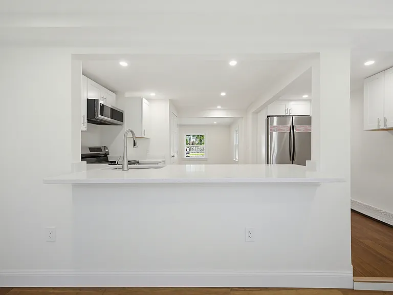 88 Deforest St — Photo 7