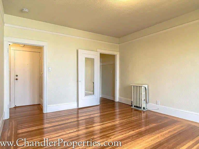 1870 Jefferson St — Photo 4