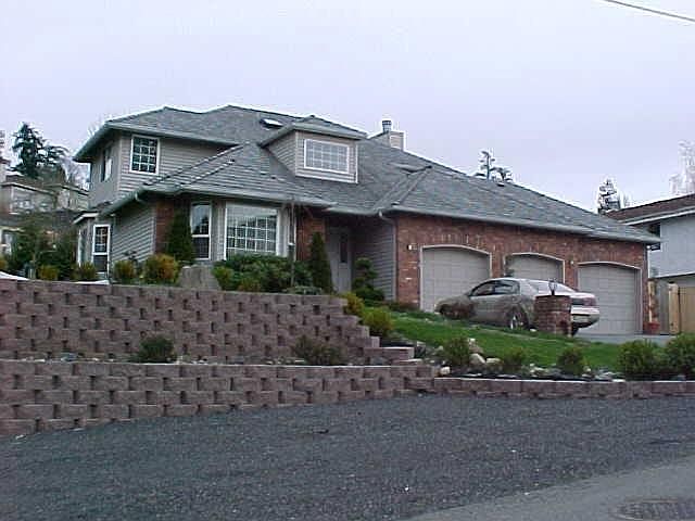 Great street appeal, 3-car garage