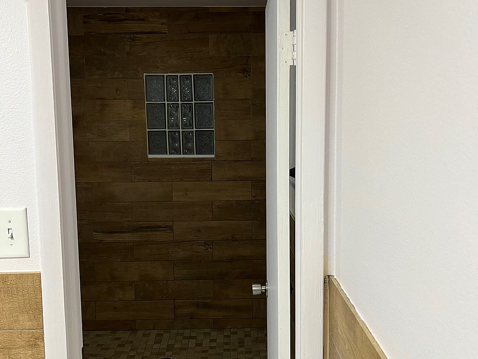 Master bedroom bathroom & shower.