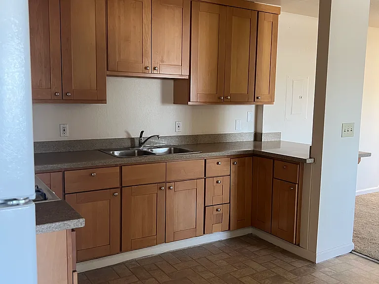 22331 Meekland Ave #UPSTAIRS — Photo 4