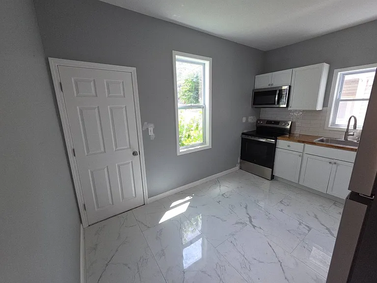 3237 Seymour Ave — Photo 19