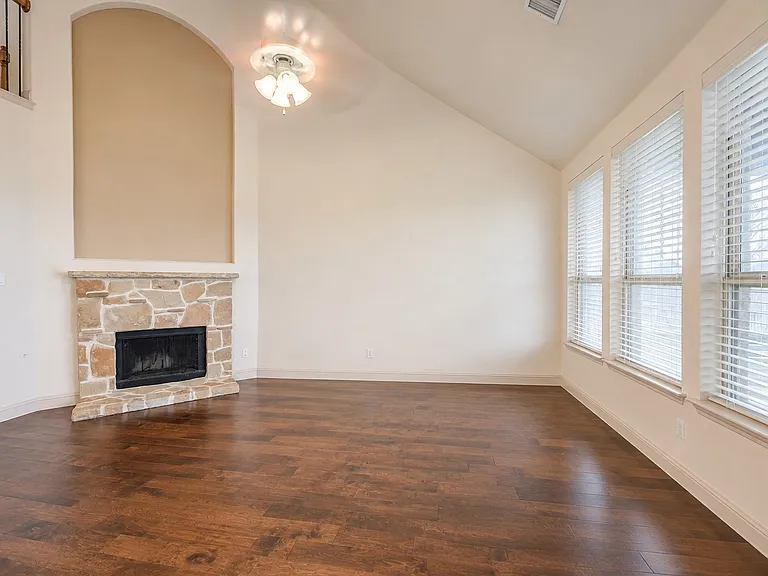 2933 Softwood Cir — Photo 10