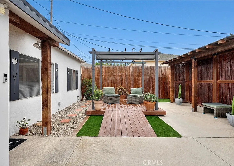744 1/2 Flower Ave
