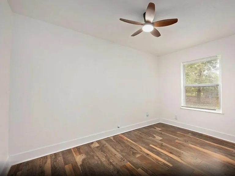 6043 Lyndhurst Dr — Photo 7
