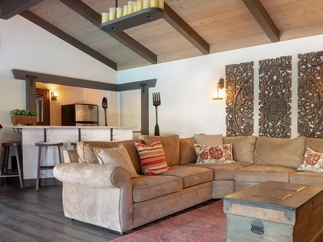 El Portal Apartments — Photo 1