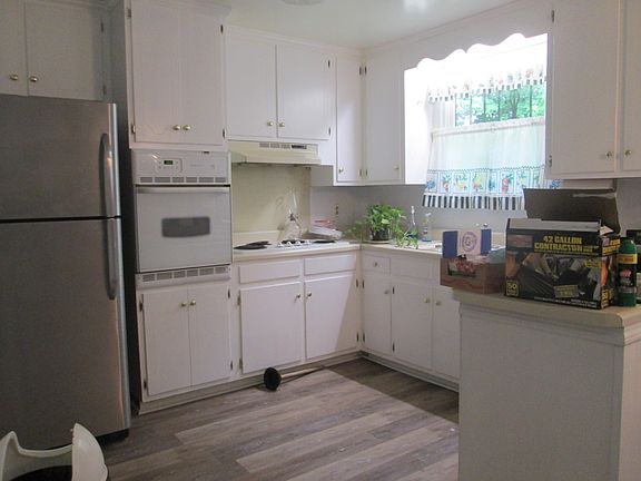 4th image of 3830 Woodward Dr