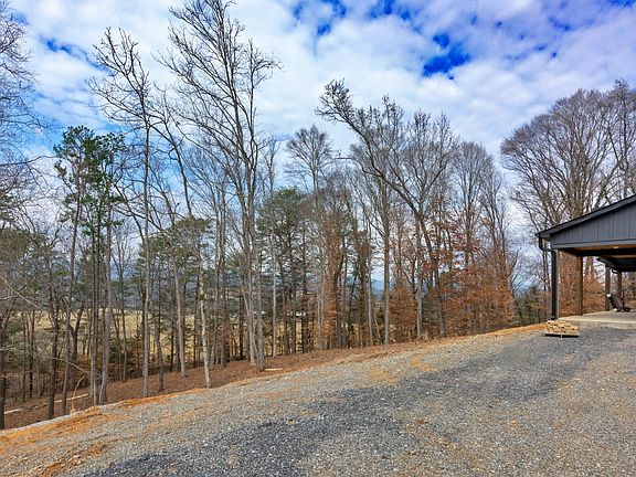 4th image of 2604 Lower East Valley Rd