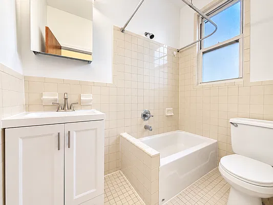 Bathroom, photo 1