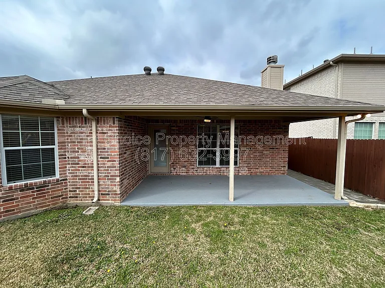 1835 Woodchase Dr — Photo 24