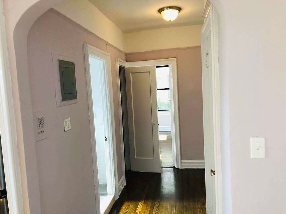 2nd image of 470 Ocean Pkwy APT 8D