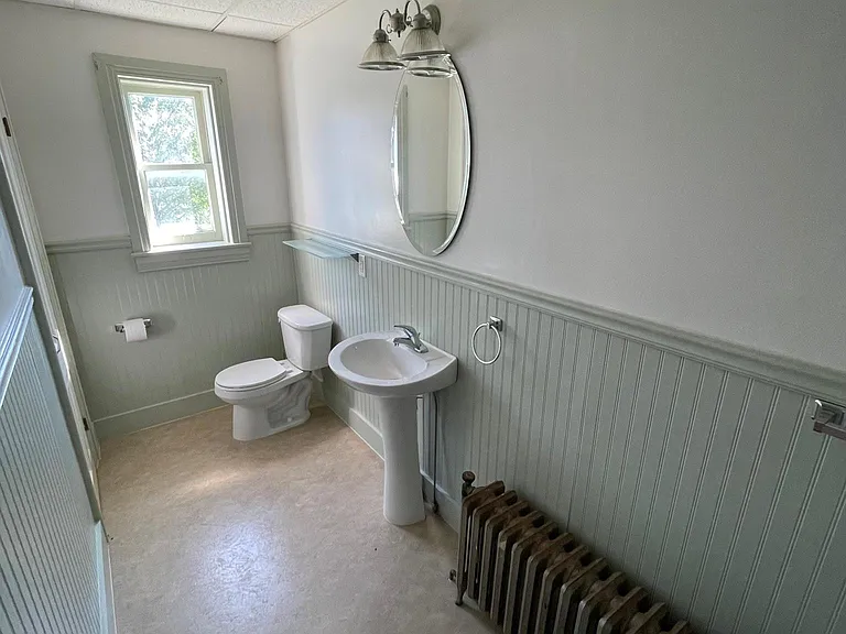 1012 E Market St #2 — Photo 8