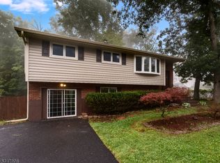 1 Oklahoma Trl, Hopatcong, NJ 07843
