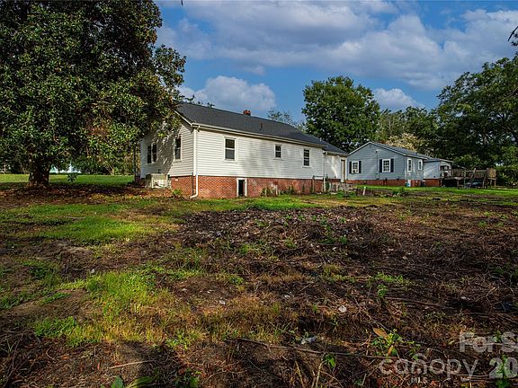4th image of 290 Airport Rd