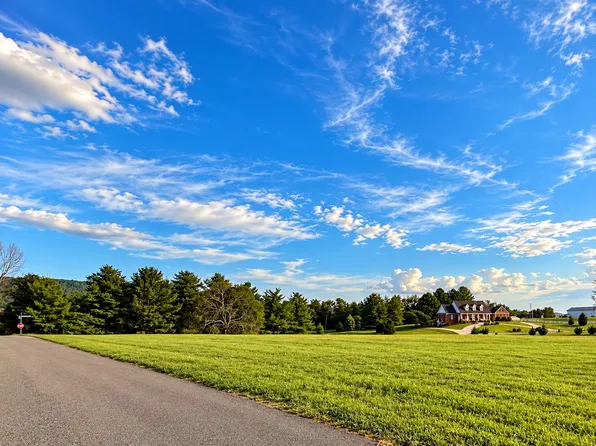 38 W Blackberry Ln, Bronston, KY 42518