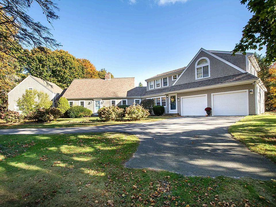 Exterior. The unit for rent is on the right hand side.