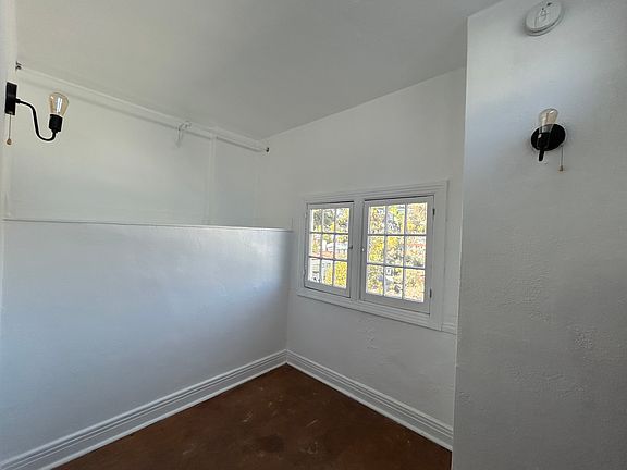 4th image of 2122 Vista Del Mar Ave #35