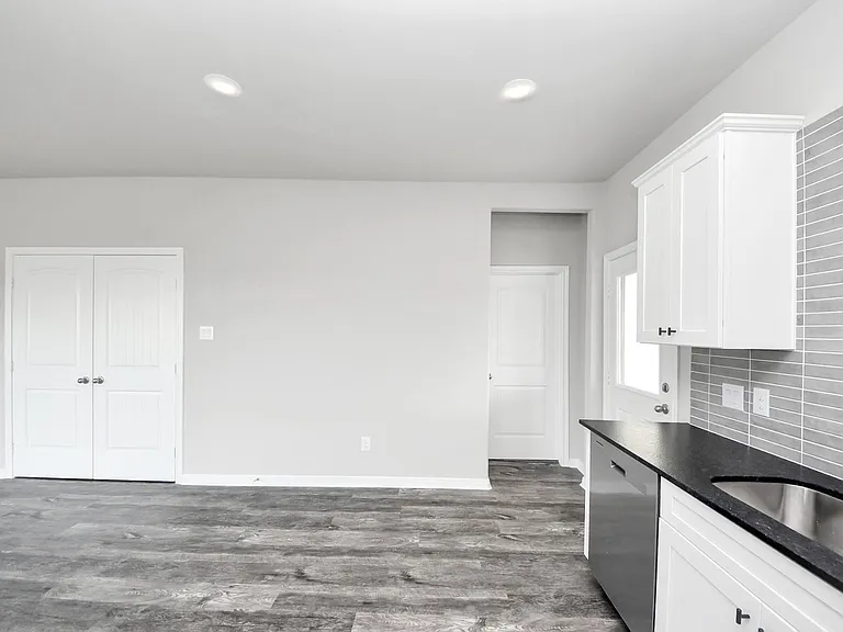 688 Swallow Dr — Photo 16