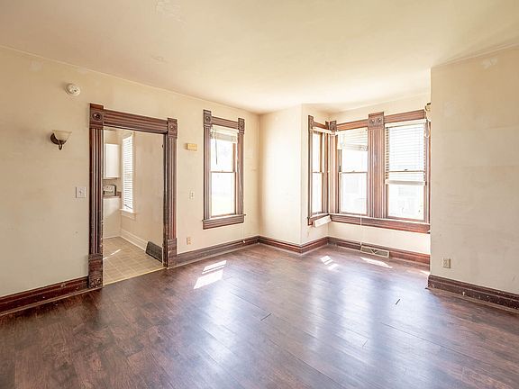 5th image of 738 S 1st St