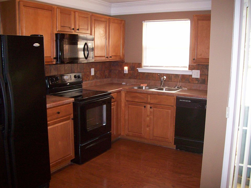 2nd image of 752 Crestwell Cir SW