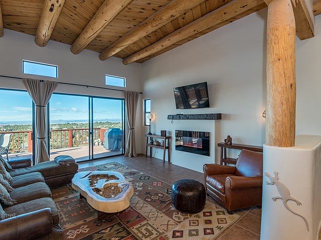 1st image of 86 La Ventana