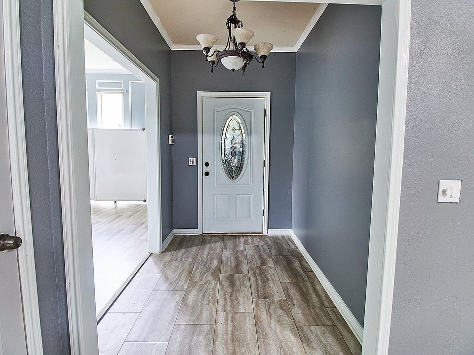 1st image of 2121 Diane Dr #1112